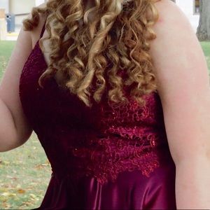 brides and belle’s dress for homecoming! maroon colored. size 14, can fit 12-14